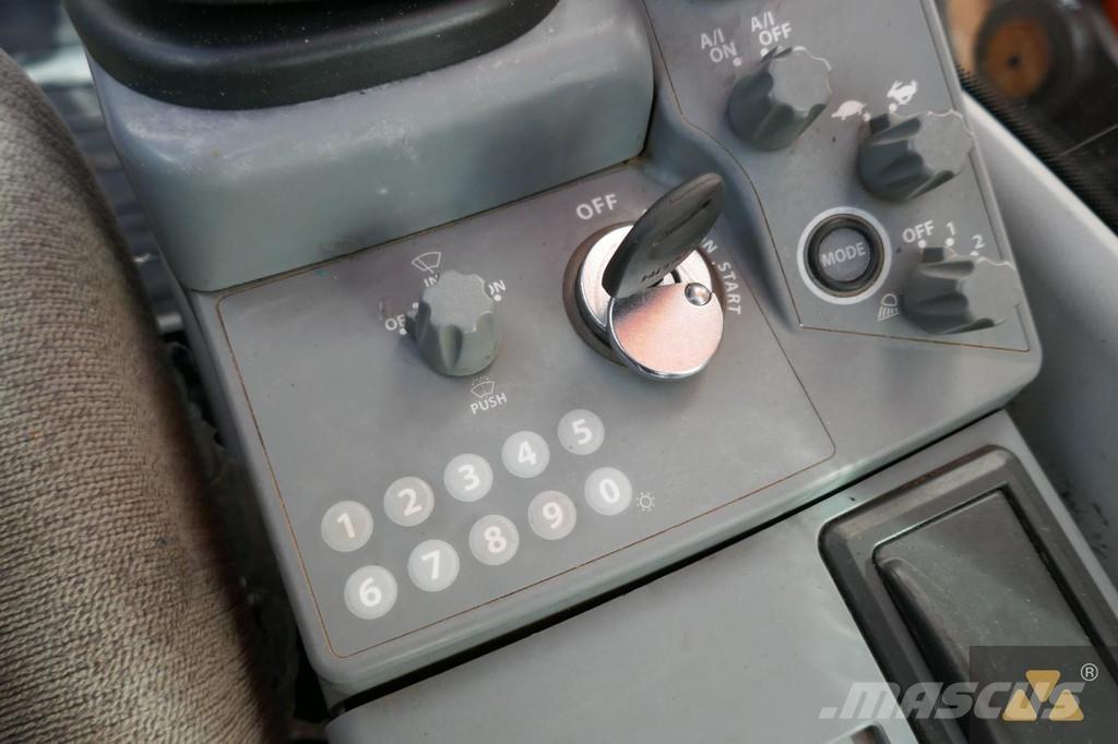 Hitachi ZX300LC-6 Гусеничные экскаваторы