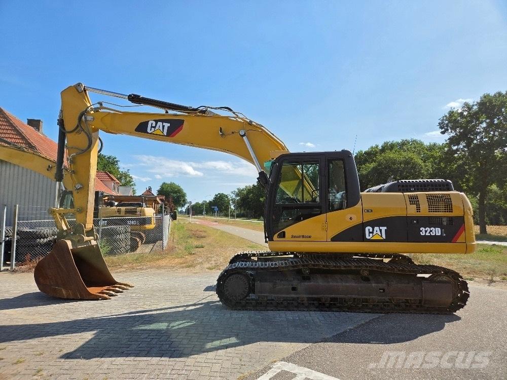CAT 323DL Гусеничные экскаваторы