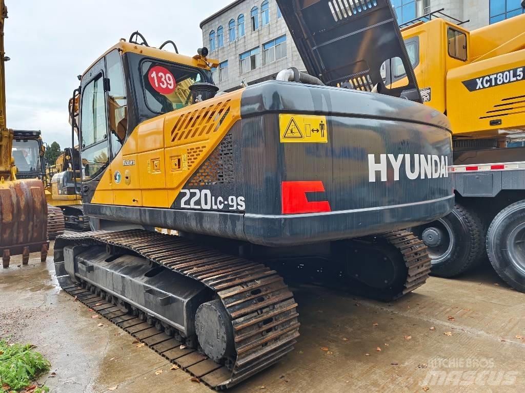 Hyundai R220LC-9S Гусеничные экскаваторы