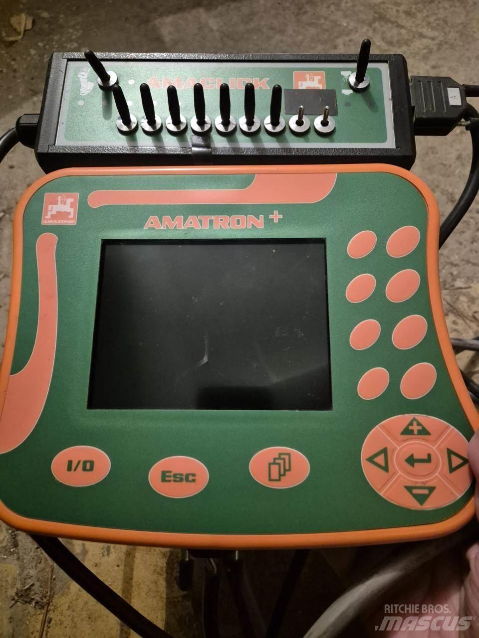 Amazone UX 4200 Прицепные опрыскиватели
