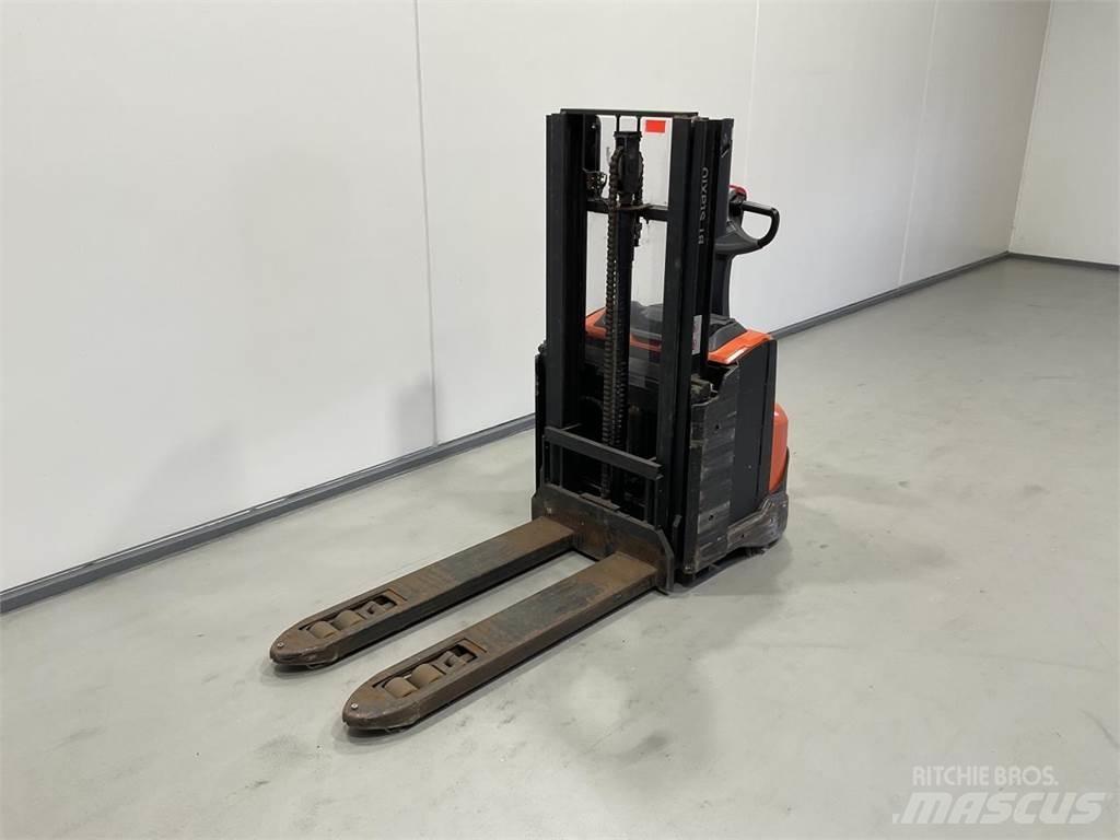 Toyota SWE200D Самоходные электроштабелёры