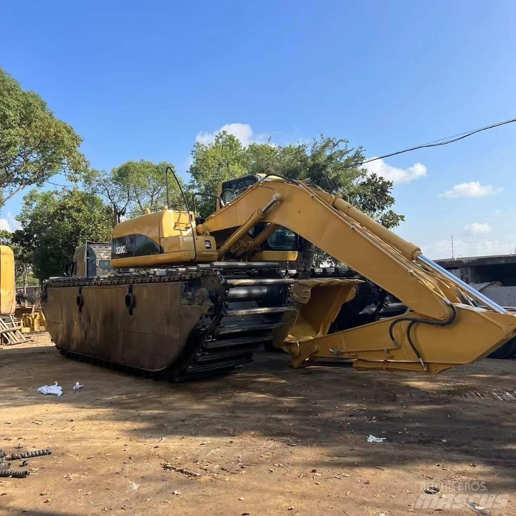 CAT 320 C Экскаваторы-амфибии