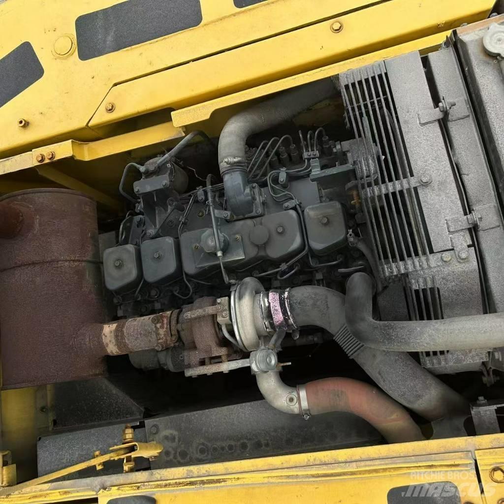 Komatsu 220-7 Гусеничные экскаваторы