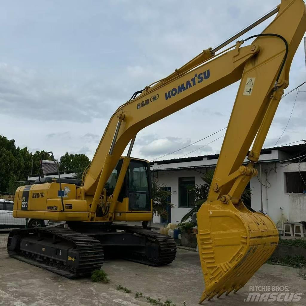 Komatsu 220-7 Гусеничные экскаваторы