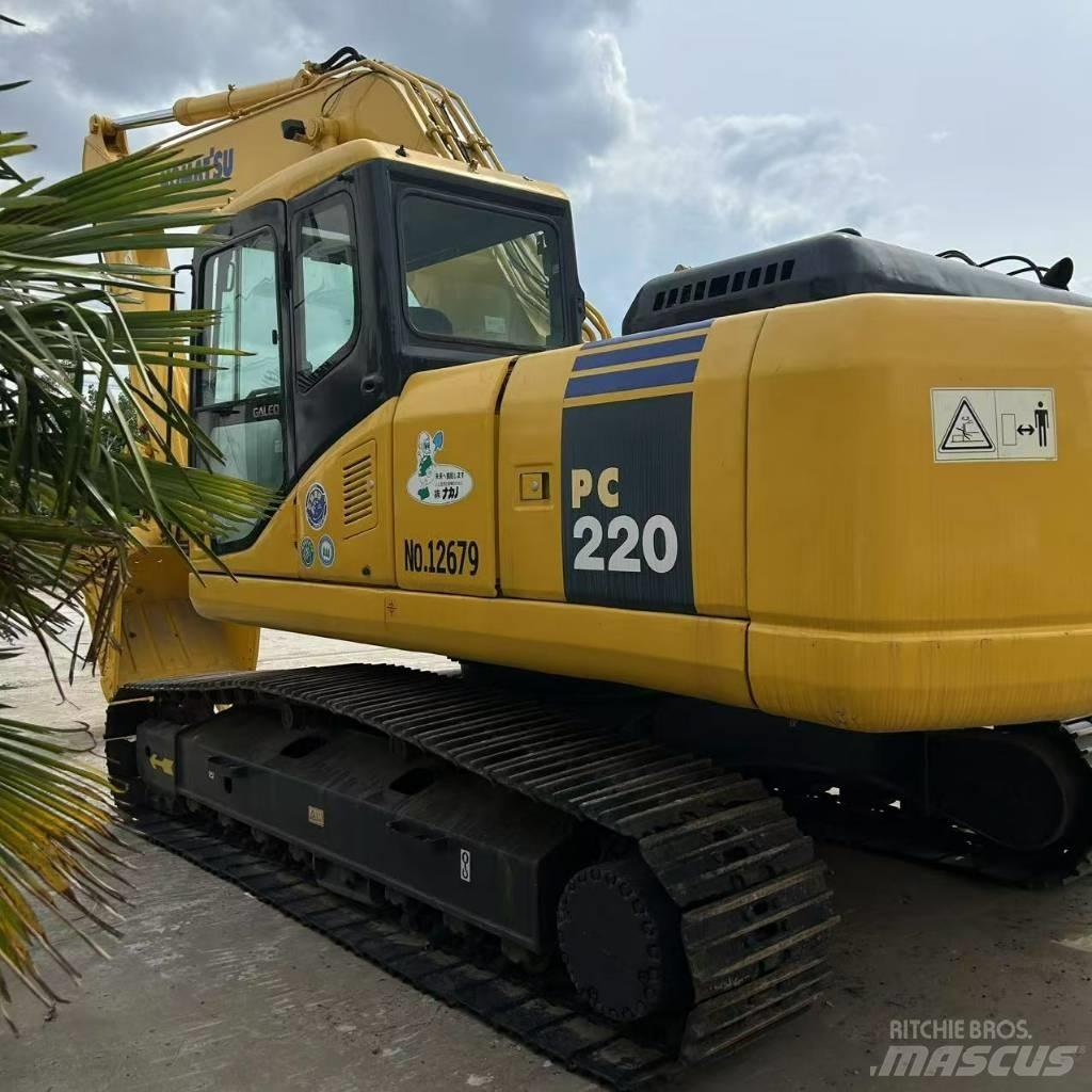 Komatsu 220-7 Гусеничные экскаваторы
