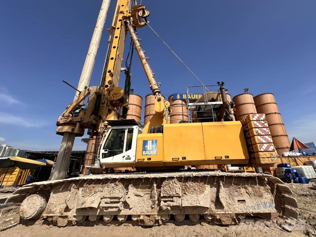 Bauer BG 48 rig.plus Гусеничные буровые установки