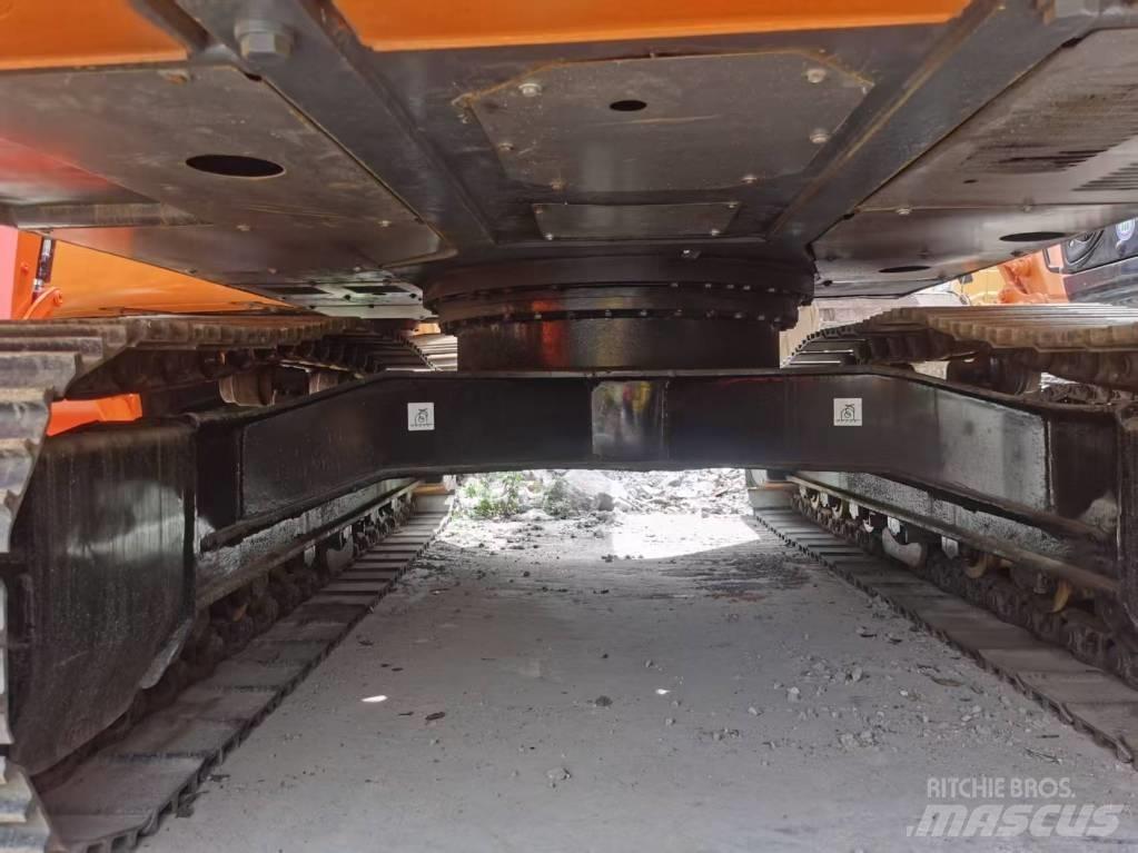 Hitachi ZX 200 Гусеничные экскаваторы