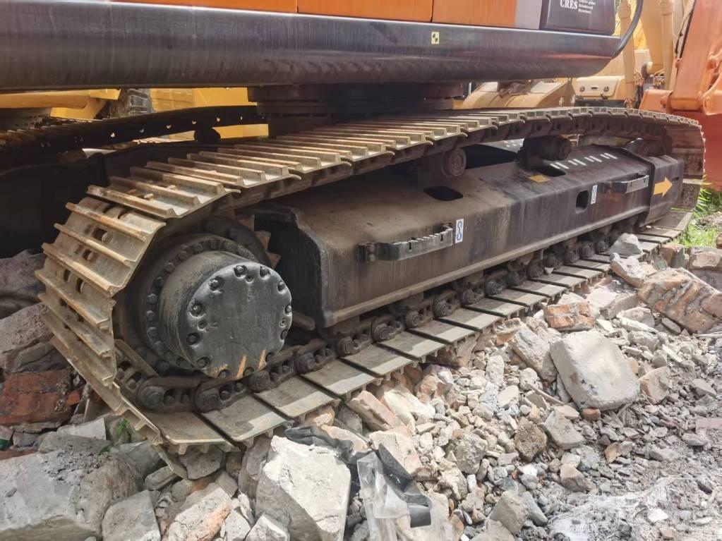 Hitachi ZX 200 Гусеничные экскаваторы