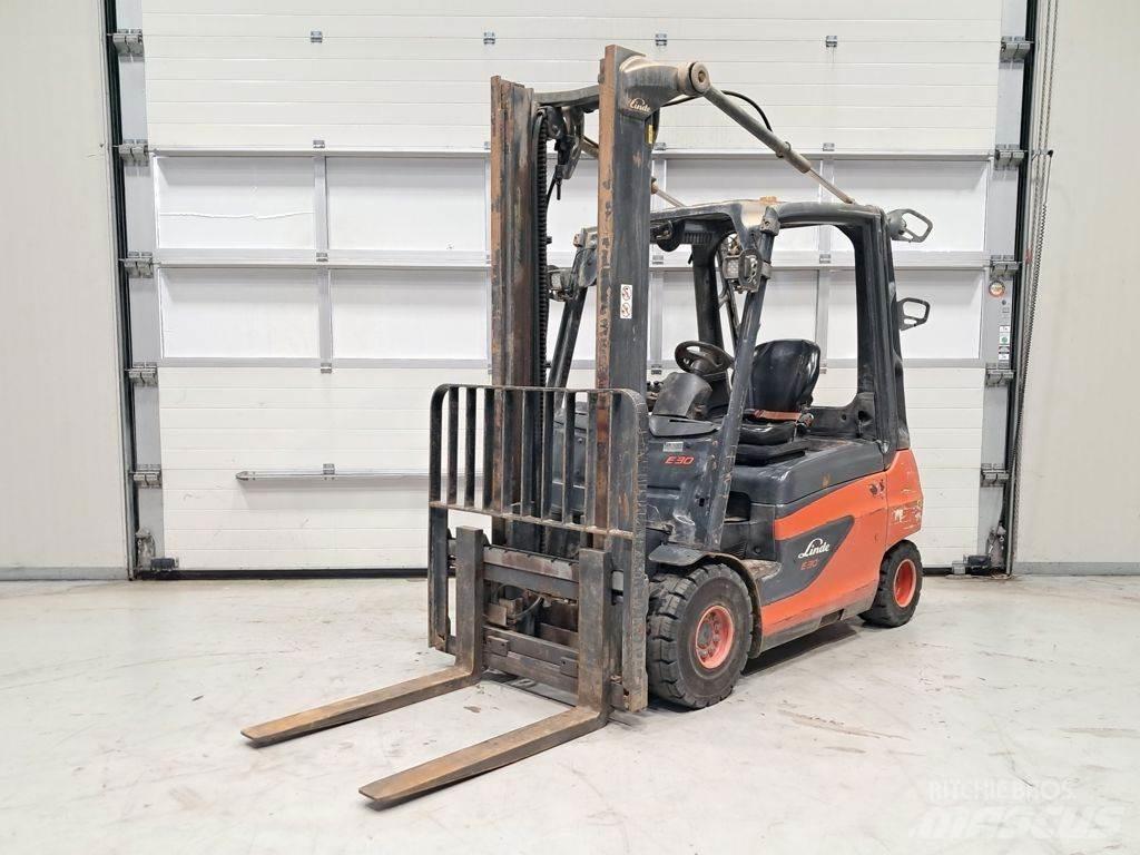 Linde E30-01 Электропогрузчики