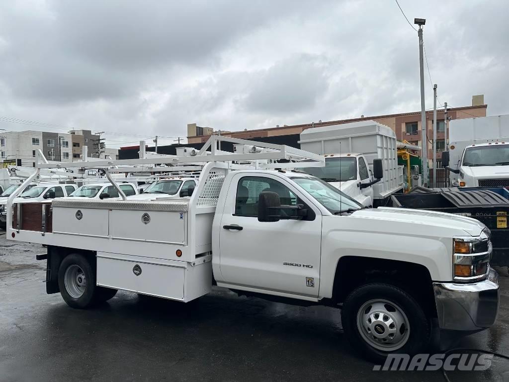 Chevrolet 3500 HD Бортовые фургоны
