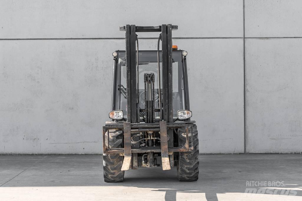 Manitou MC 25-4 Дизельные погрузчики