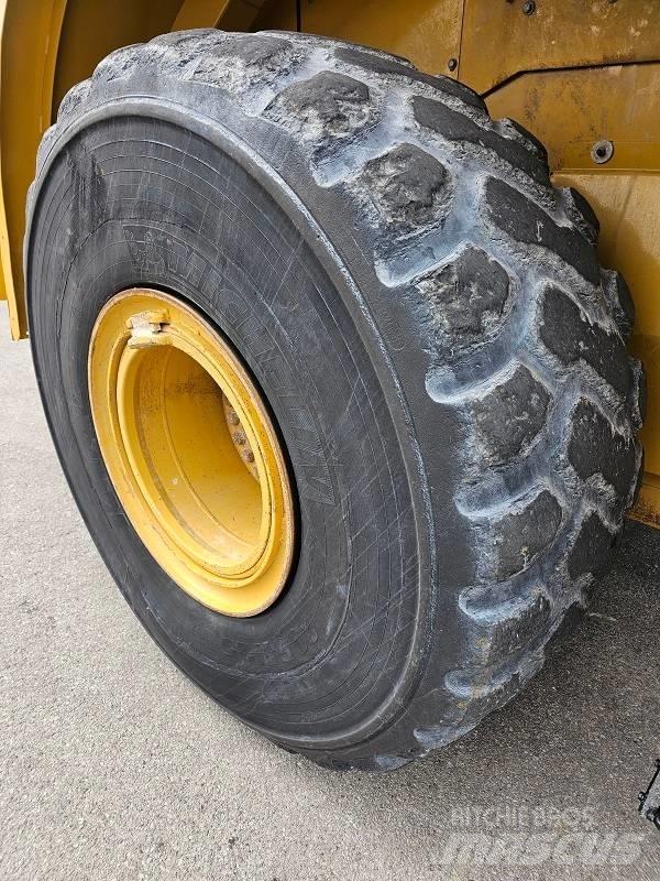 CAT 966K Фронтальные погрузчики