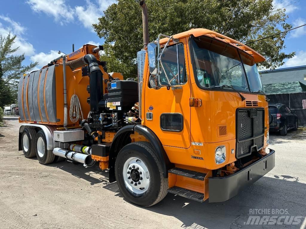 Autocar WX64 Ассенизаторские машины