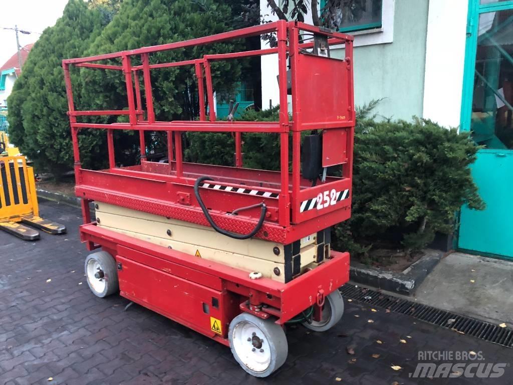 JLG 2030 F3    V-3409 Вертикальные мачтовые подъемники