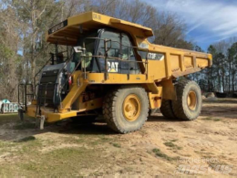 CAT 773 F Шарнирно-сочленённые самосвалы