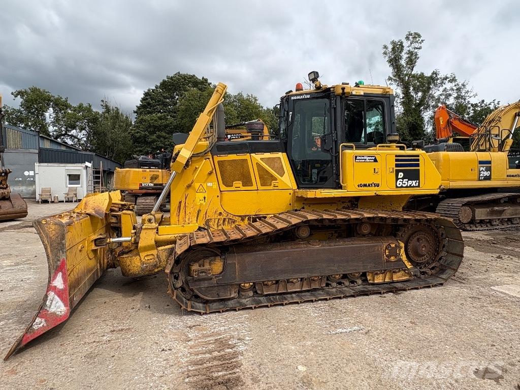 Komatsu D65PXI-18 Гусеничные бульдозеры