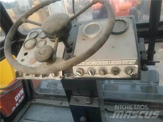 Dynapac CC421 Грунтовые катки