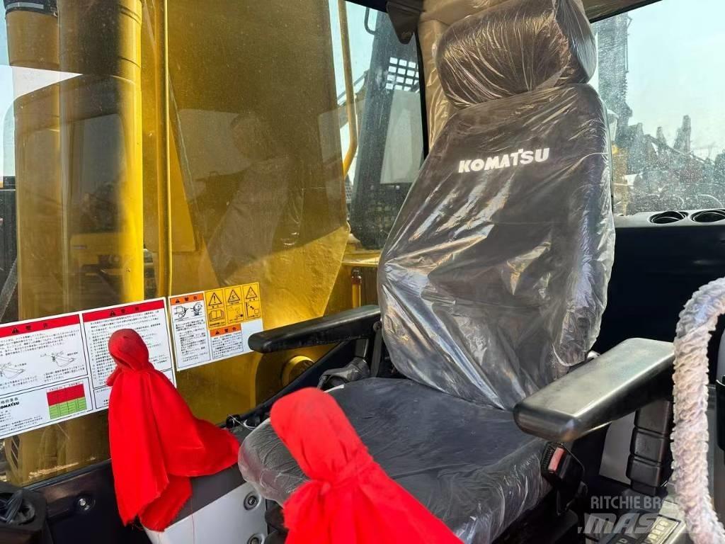 Komatsu PC 240 Гусеничные экскаваторы