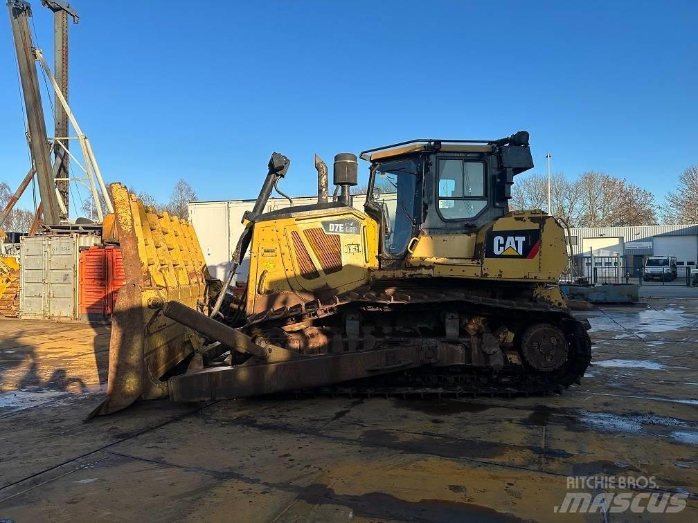 CAT D7E Гусеничные бульдозеры