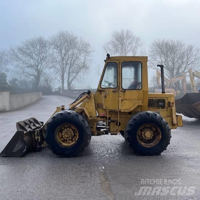 CAT 910 Фронтальные погрузчики