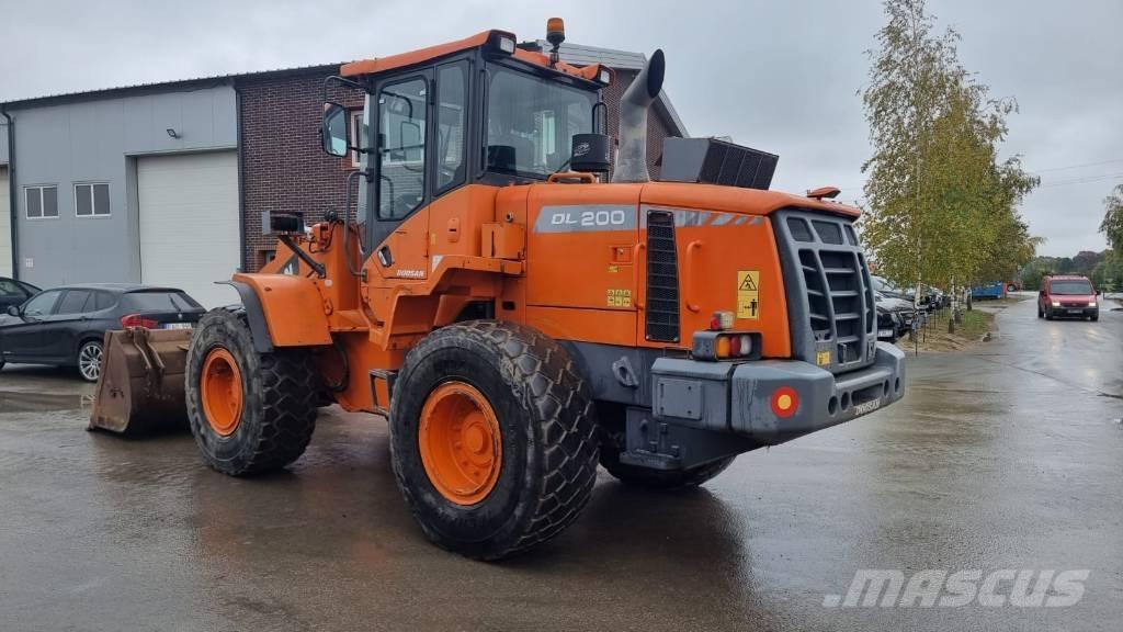 Doosan DL 200-3 Фронтальные погрузчики