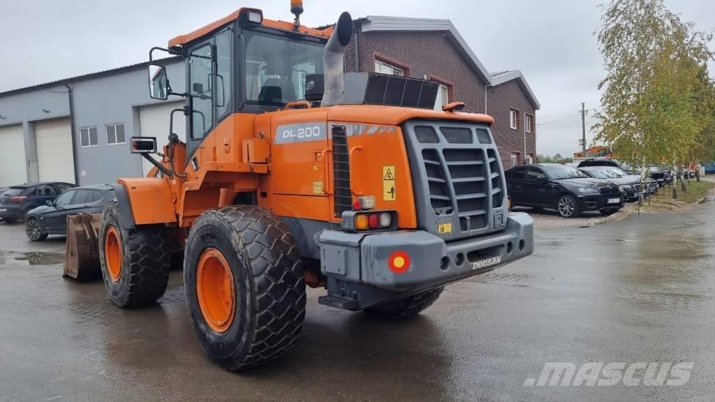Doosan DL 200-3 Фронтальные погрузчики
