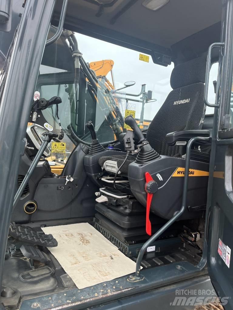 Hyundai HX 220 Гусеничные экскаваторы