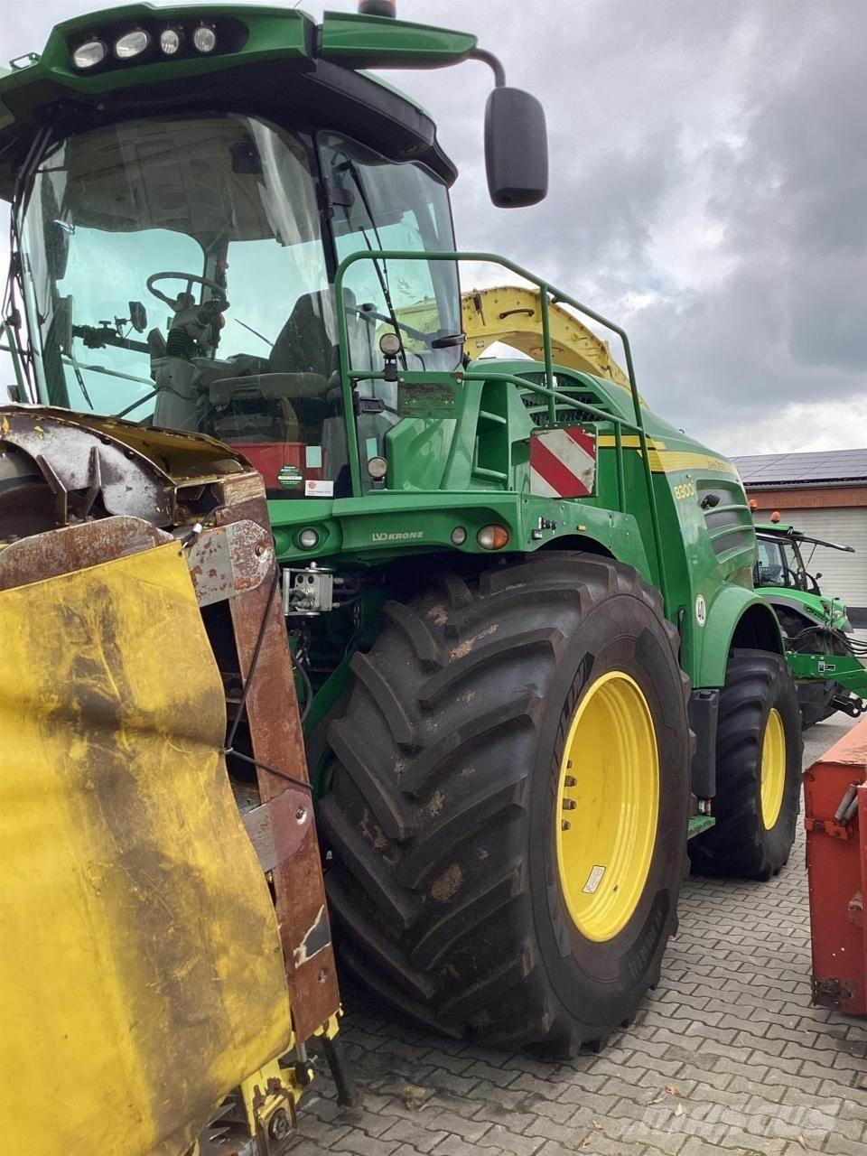 John Deere 8300 Самоходные кормоуборочные комбайны
