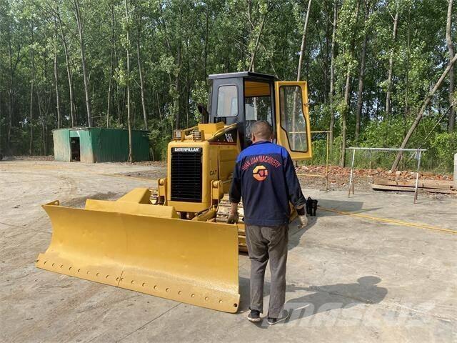 CAT D5G Гусеничные бульдозеры