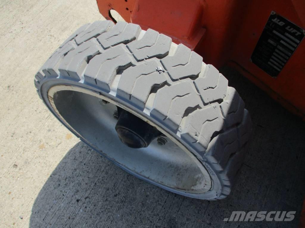 JLG E400AJPN (687) Компактные самоходные стреловые подъемники