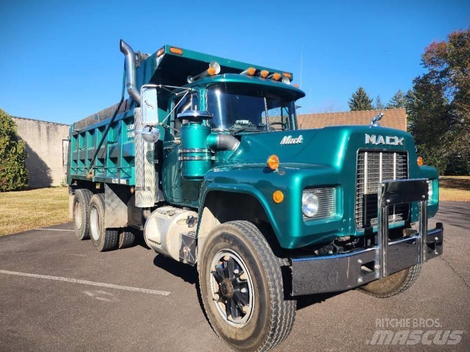 Mack 690S Грузовики-Самосвалы