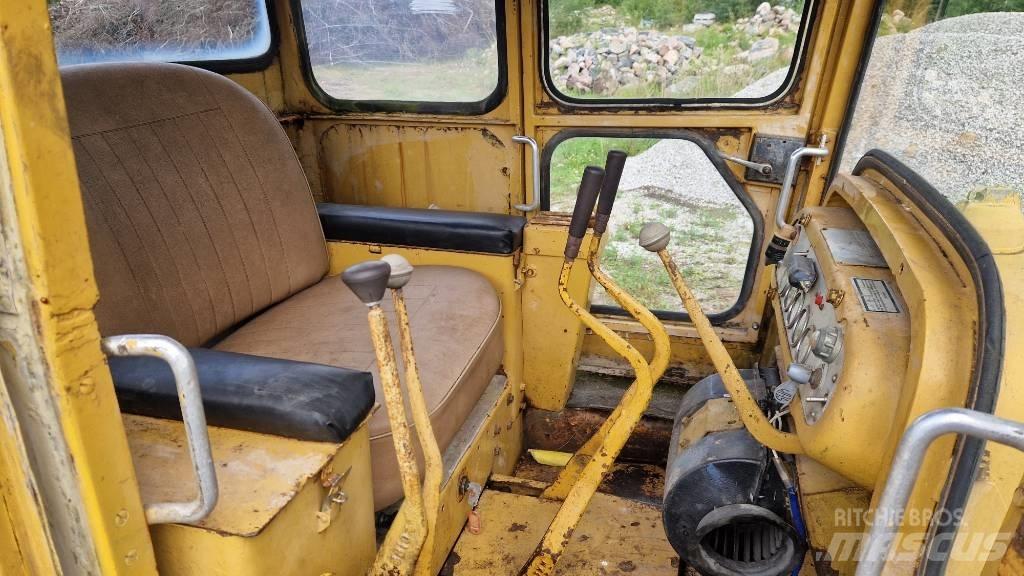 CAT D 4 D Гусеничные бульдозеры