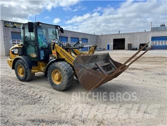 CAT 906M Фронтальные погрузчики