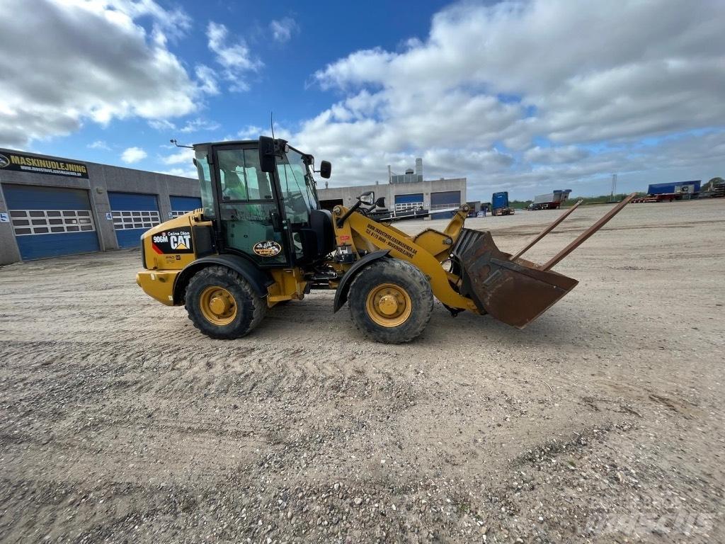 CAT 906M Фронтальные погрузчики