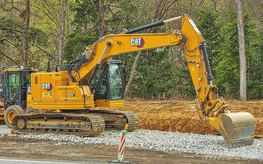 CAT CAT325 Малые экскаваторы 7т-12т