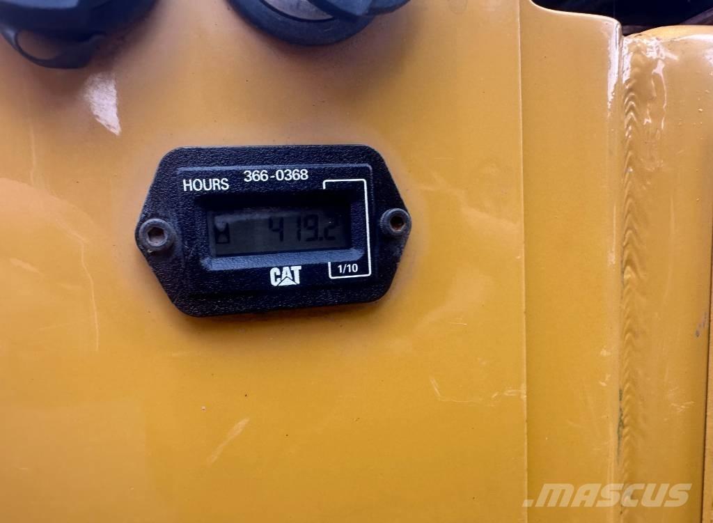 CAT CB 1.7 Катки тротуарные