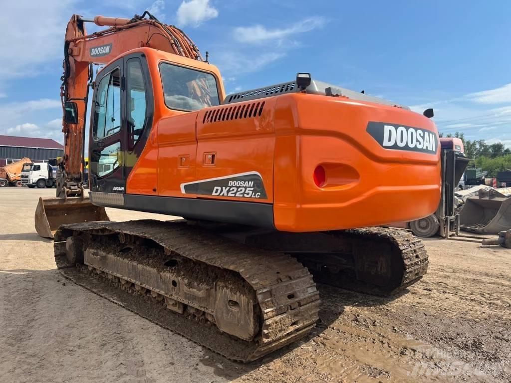 Doosan DX 225 LC Гусеничные экскаваторы