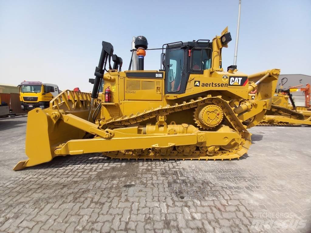 CAT D8R (Abu Dhabi) Гусеничные бульдозеры