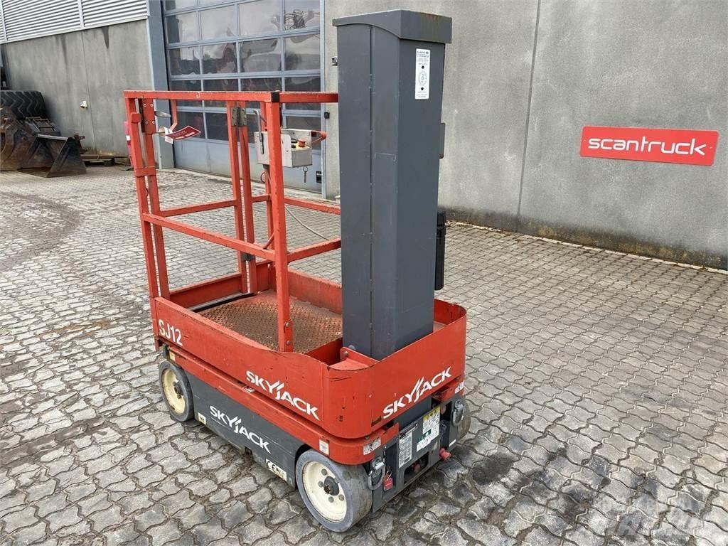 SkyJack SJ12 Вертикальные мачтовые подъемники