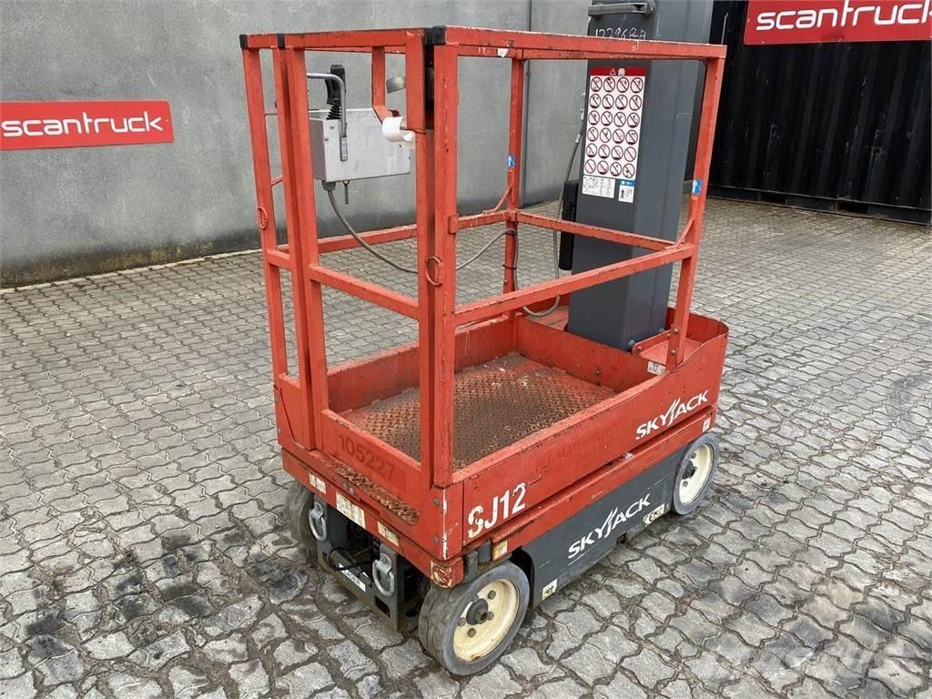 SkyJack SJ12 Вертикальные мачтовые подъемники