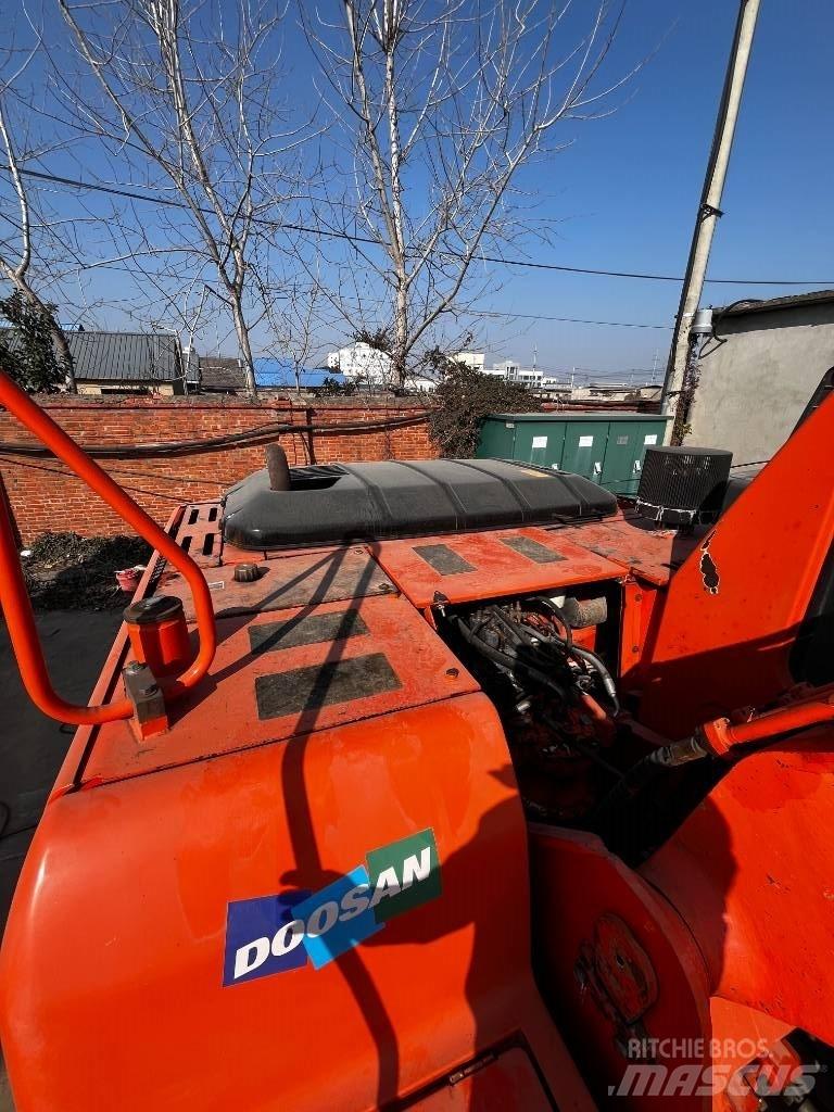 Doosan DH 225 LC-7 Гусеничные экскаваторы
