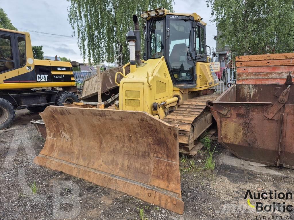 Komatsu D51EX-22 Гусеничные бульдозеры