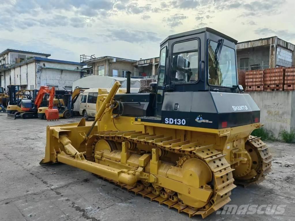 Shantui SD130 Гусеничные бульдозеры