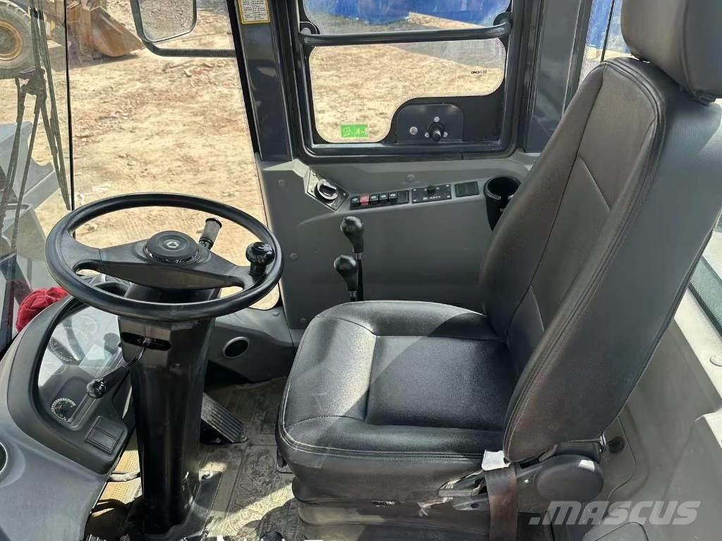 XCMG LW 300 FV Фронтальные погрузчики