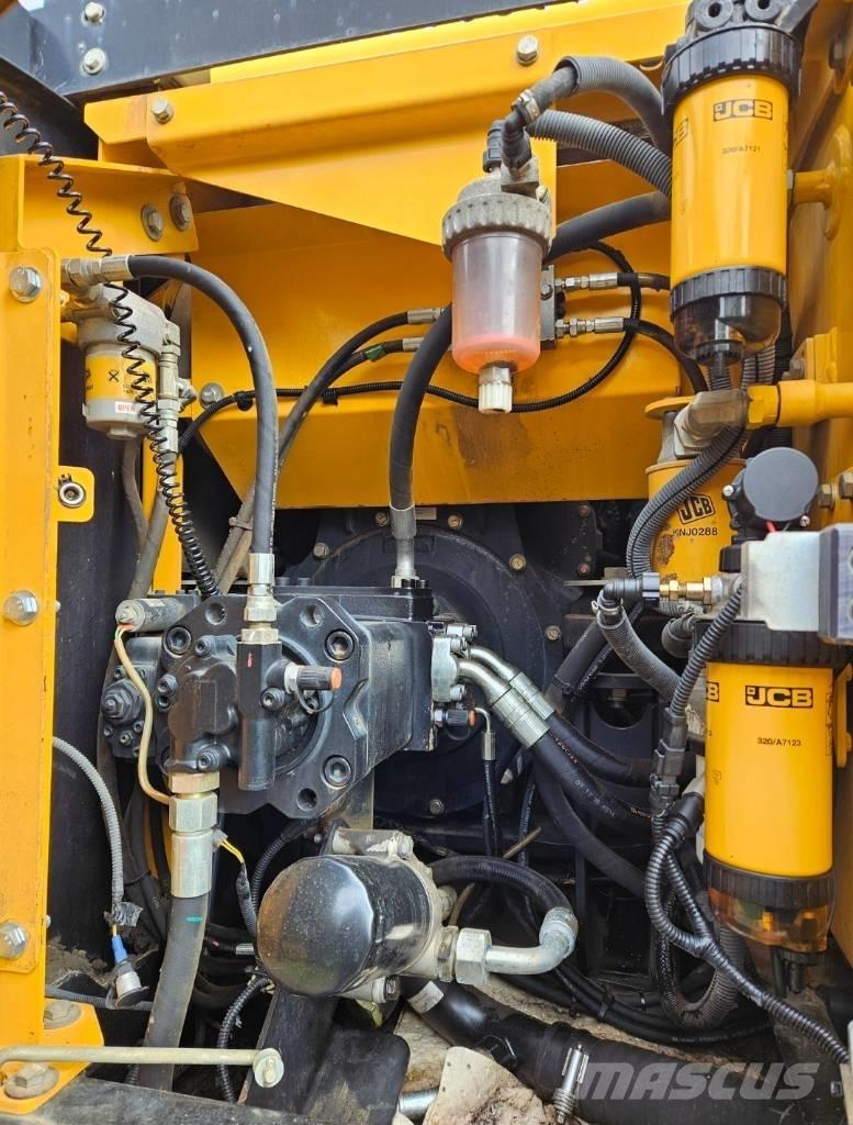 JCB JS 131 LC Гусеничные экскаваторы