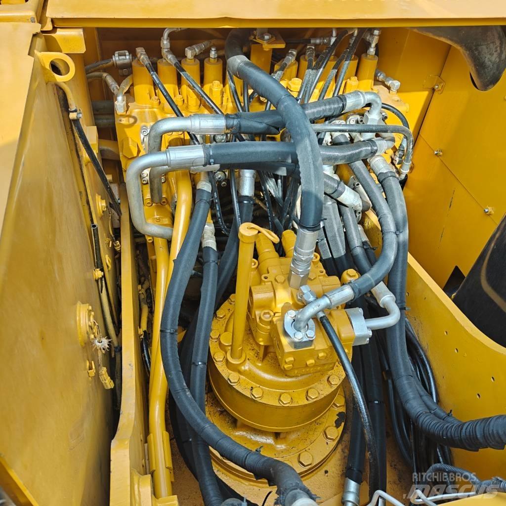 CAT 323 D L Гусеничные экскаваторы