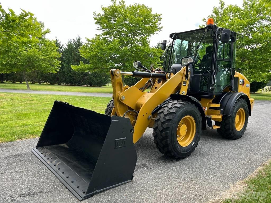 CAT 908M Фронтальные погрузчики