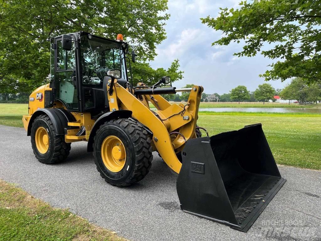 CAT 908M Фронтальные погрузчики