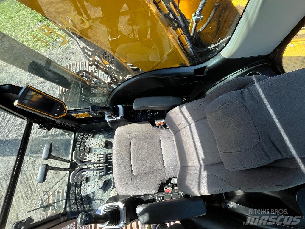 JCB JS 220 LC Гусеничные экскаваторы