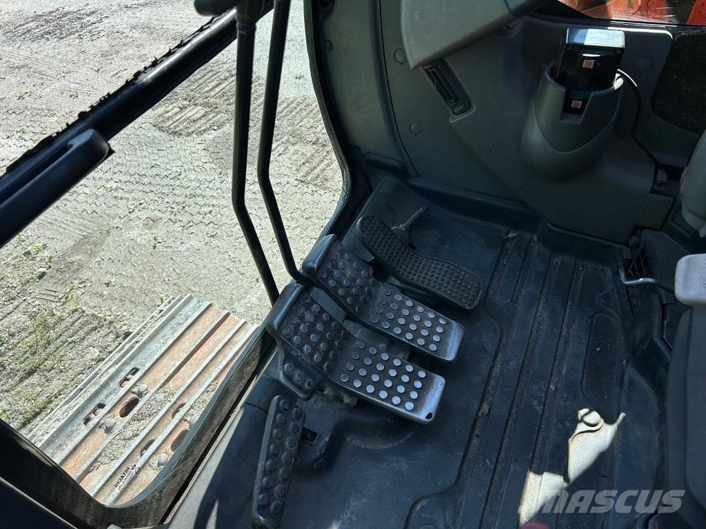 Hitachi ZX 135 US Гусеничные экскаваторы
